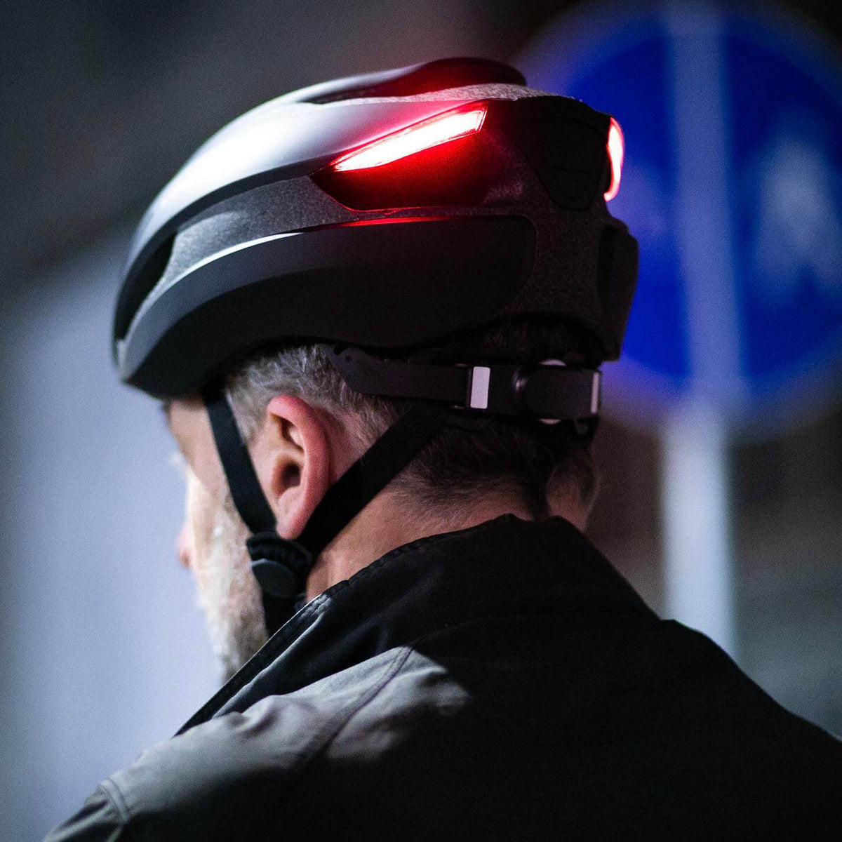 bike helmet lumos Ultra Mips a new full circle fit system with hairport and vertical adjustability and improved durability with full PC surface coverage to the Ultra. LUMOS Ultra MIPS Helmet -