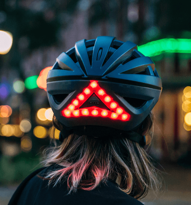 Lumos, le casque de vélo à LED avec feu stop et clignotants - Les bonnes  idées Voyage