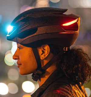 Casque lumineux pour vélo et trottinette électrique Ultra - Taille M / L -  Lumos